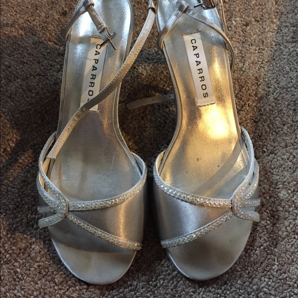 Caparros Zora size 7 platinum satin